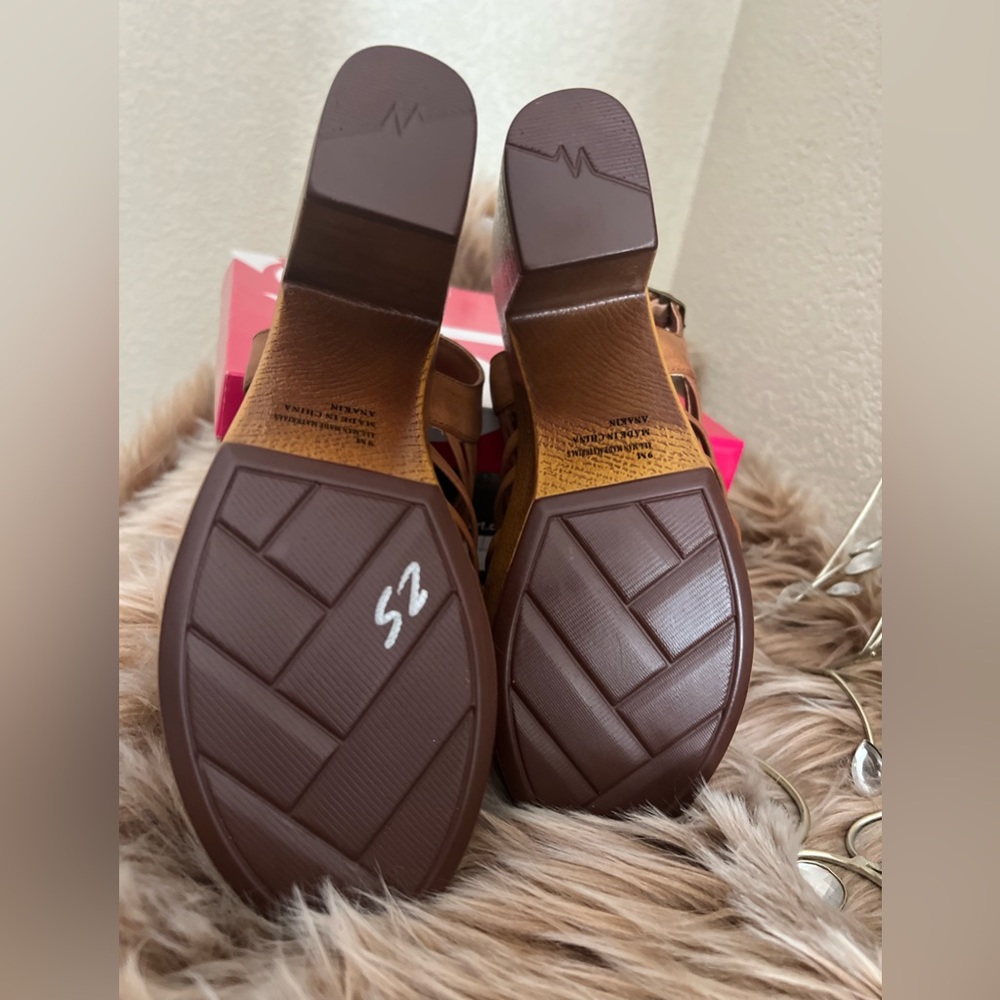 Brown heel pumps